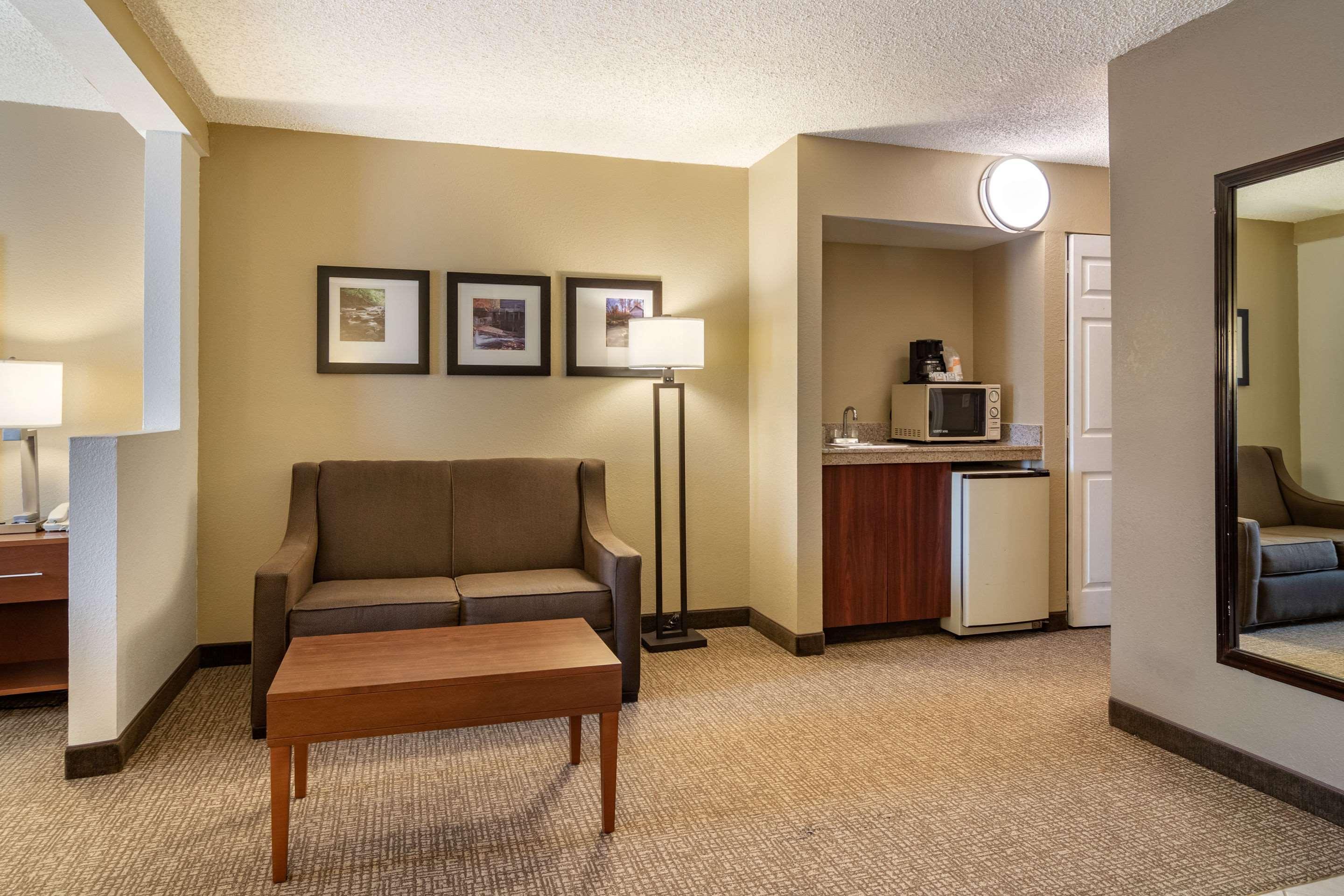 Comfort Inn & Suites Suwanee - Sugarloaf Exterior photo